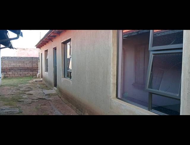 3 BEDROOM HOUSE FOR SALE IN PROTEA GLEN